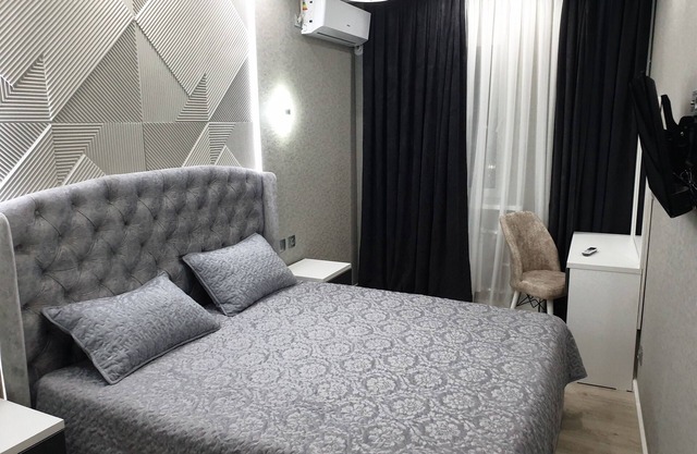 Great location. Downtown stylish & bright apartment.