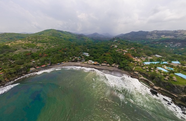 Great location for family or group getaway. 5 min from the beach!