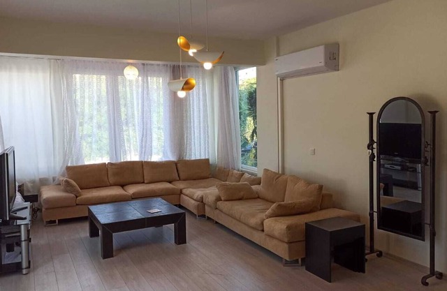Great location, private garden, 5 min walk to the beach