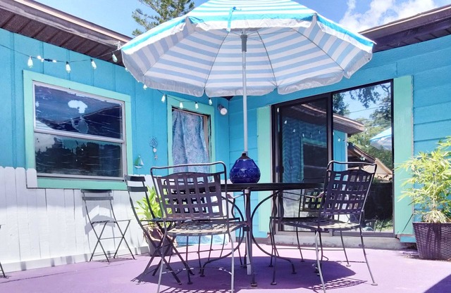 Great location: Restaurants, Shops, Kayak launch, Pinellas Bike trail, and Beach
