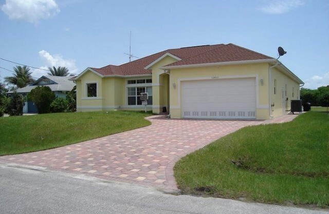 Great modern spacious villa beautifully located on the water