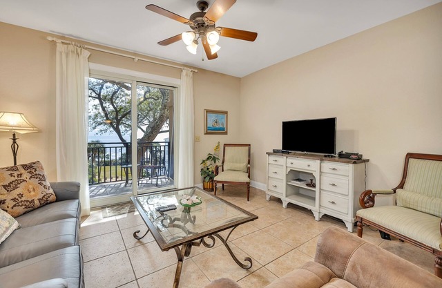 Great Ocean Views - 2 bed/2 bath Pup Friendly!