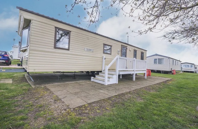 Great seaside 8 berth caravan at Haven Hopton on Sea in Norfolk ref 80014G