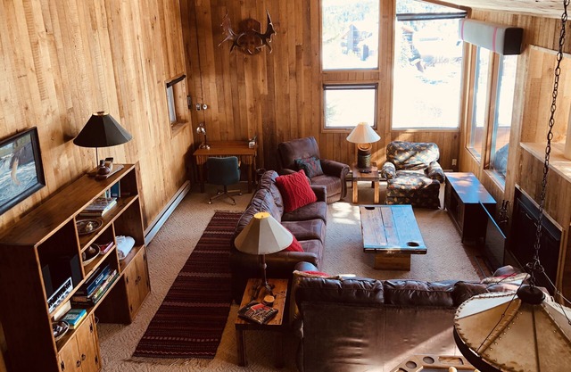 Great ski in/ski out mountain cabin for families or friends