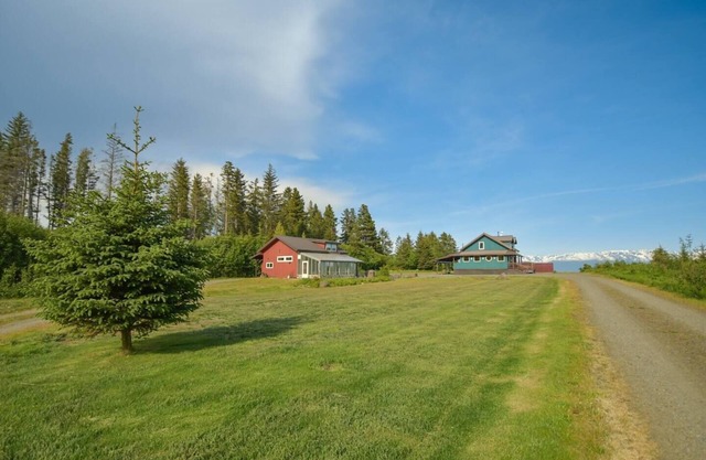 Green and Red Houses