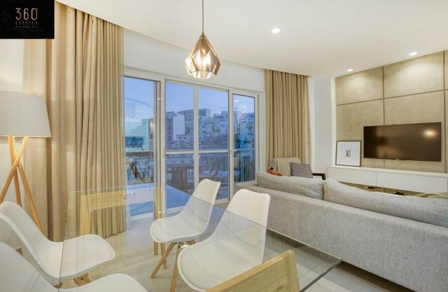 Green Oasis: Home with Breathtaking View w/parking