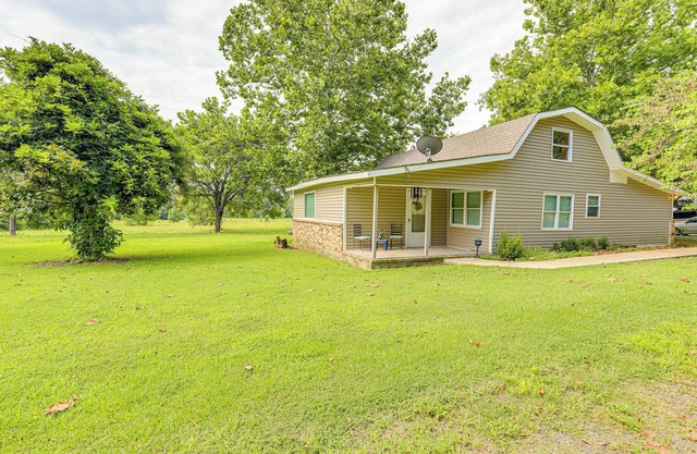 Greers Ferry Home w/Fire Pit Near Shiloh Marina!