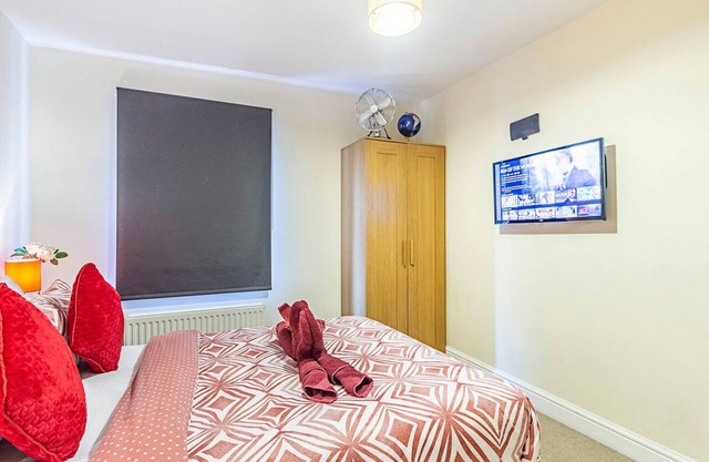 Greyhound Road Room 4