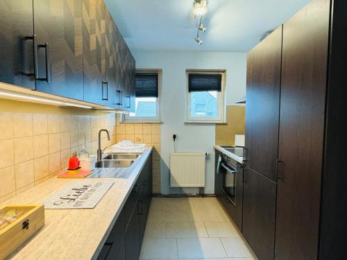 Große Ferienwohnung mit Traumküche I 24 h Check in I Free Parking