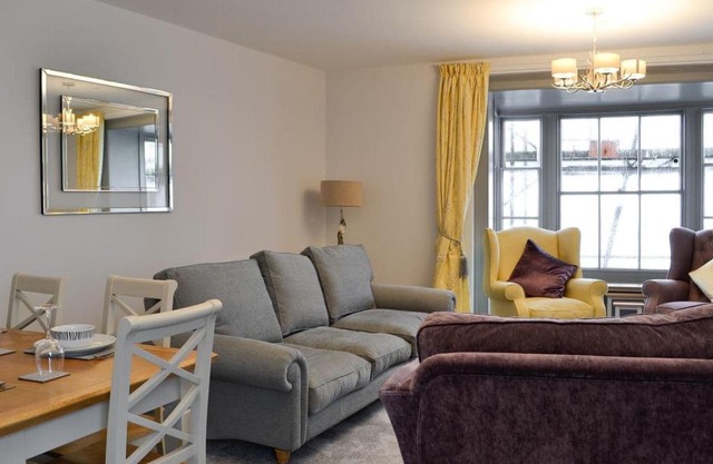 Grosvenor House APT 2