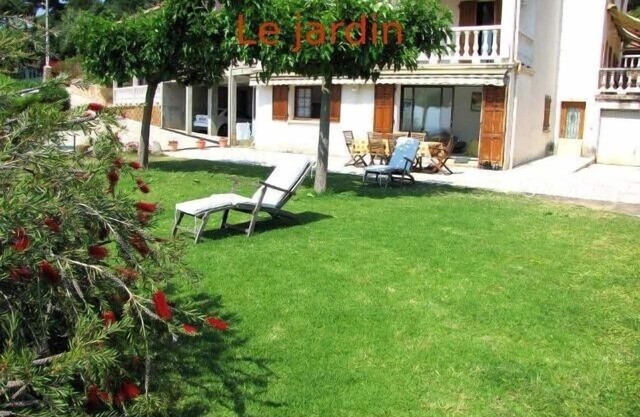 Ground De Villa with garden, lawn, barbecue and views of the Gulf of valinco!