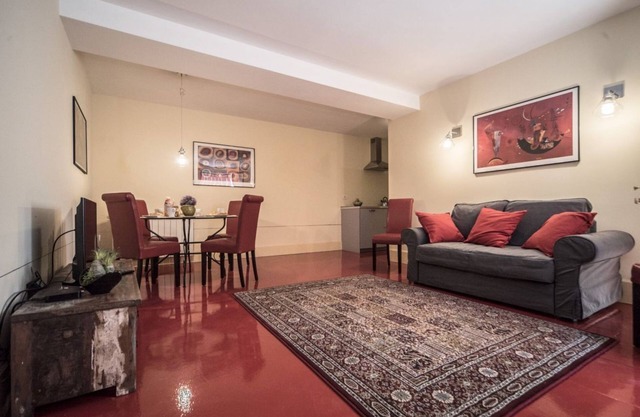 Ground floor 2 double bedroom apartment with 2 bathrooms.