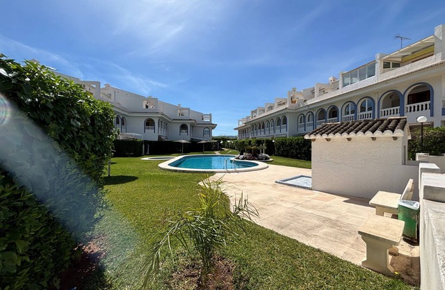 Ground floor apartment with private garden close to the beach