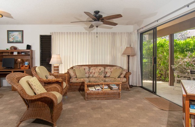 Ground-Floor Condo w/ Garden Patio & Shared Pool/Hot Tub/Tennis - Walk to Beach!
