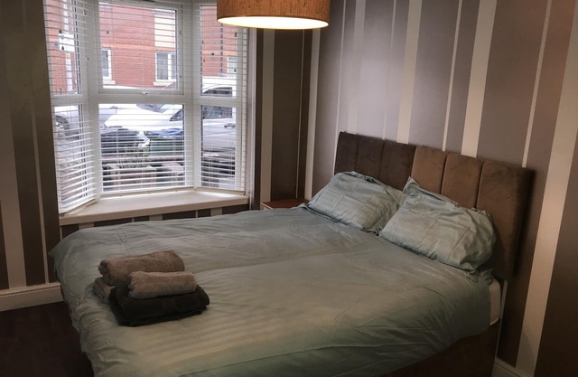 Ground Floor Contemporary 1 Bed Apartment
