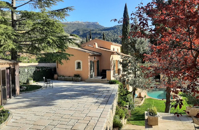 Ground floor, pool, pool house, close to the beach - sleeps 3 - Air-conditioned