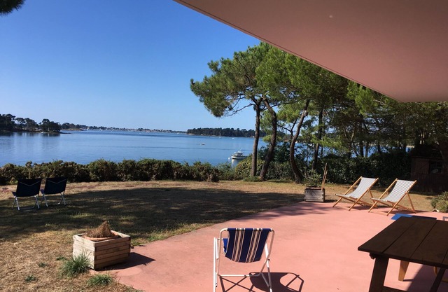 Ground floor with panoramic view of the Gulf of Morbihan and access to the beach
