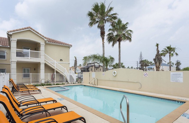 Groundfloor updated condo with nice decor! Pool and hot tub at complex! 1 block from beach!