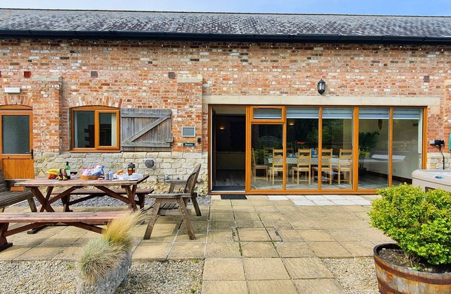 Group Barn Stay with Hot Tub & Pool – Beatrice at The Victorian Barn Dorset