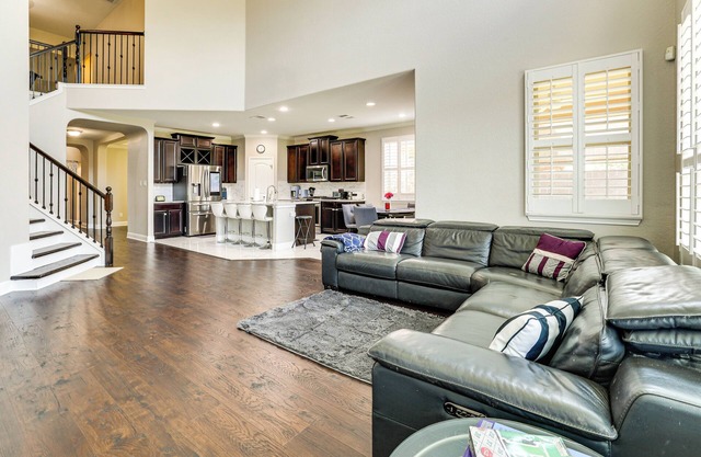 Group Getaway w/Home Theater in San Antonio!