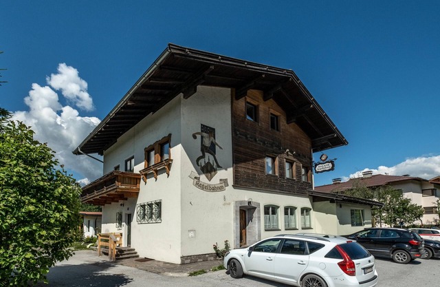 Group house with own cinema and bar, ski lift 1km away