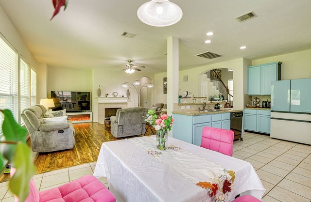 Group-Ready Getaway in North Houston!