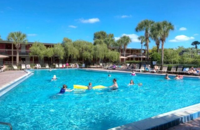 Group Theme Park Adventure! 2 Spacious Units, Free Shuttle, Restaurant, Pool