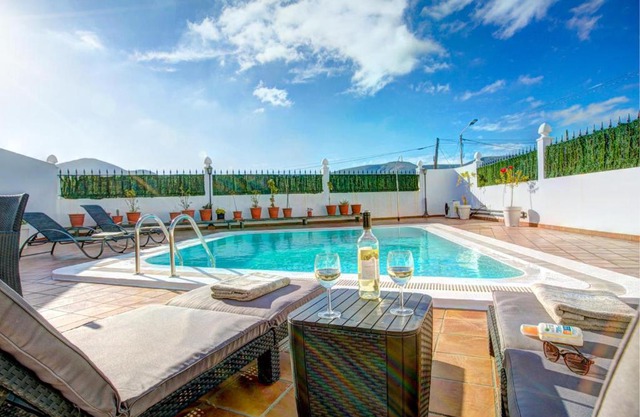 Guatiza Villa Sleeps 4 Pool WiFi