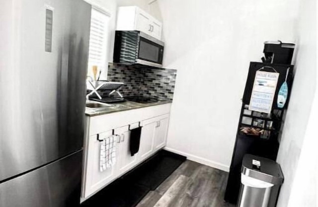 “Guavaberry”studio near beaches! SweetTart on King