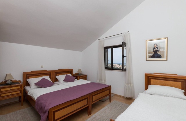 Guest House Kono - Two-Bedroom Apartment with Balcony and Sea View - Marka Gjaje Street