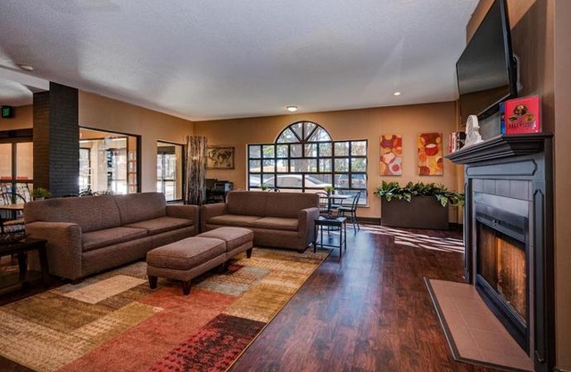 Guest Inn & Suites - Midtown Medical Center