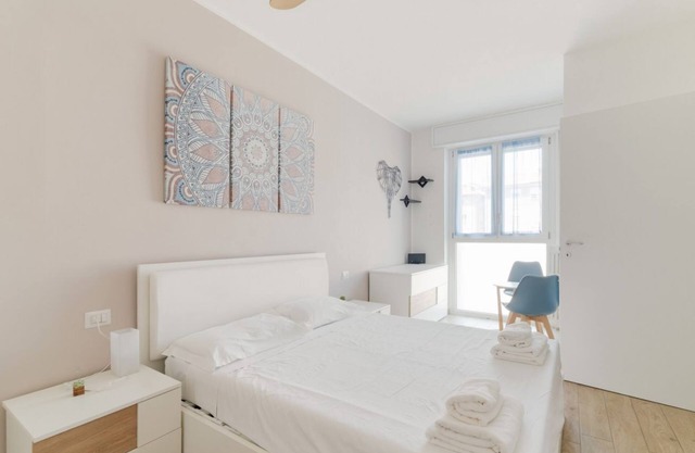 GuestHost - Naviglio Grande Bright Apartment