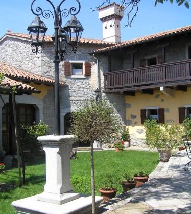 Guesthouse Domacija Sajna