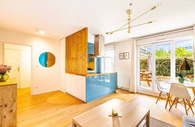 GuestReady - Le Bourget's Blue Charms