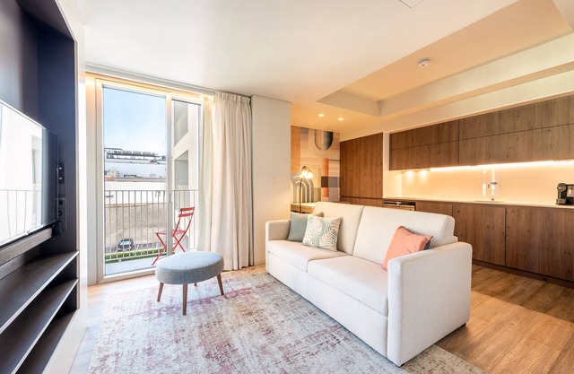 GuestReady - Midcentury Studio with Balcony in Santos (201)