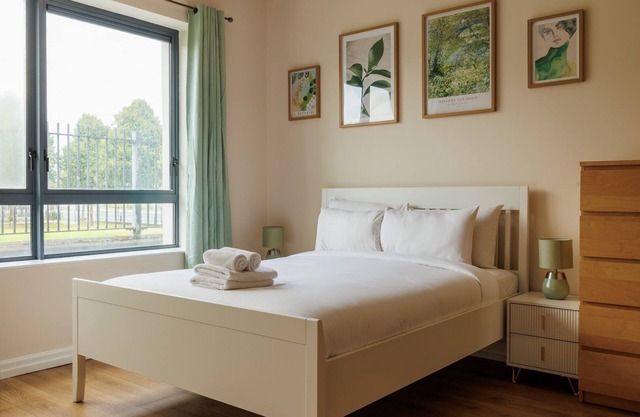 GuestReady - Modern Docklands retreat in Dublin