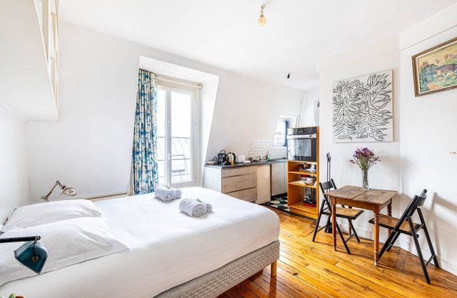GuestReady - Parisian Charm in the Trendy 18th