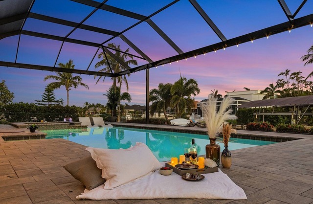 Gulf Access, Heated Salt Water Pool, Kayaks - Villa Surfside Escape - Roelens Vacations