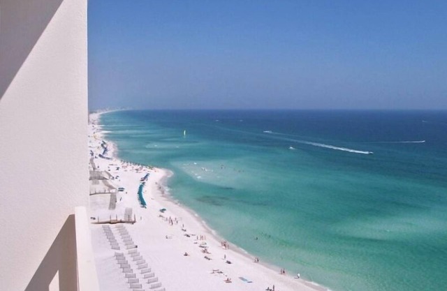 GULF FRONT. AMAZING VIEWS! 3 Pools! ON THE BEACH! Tiki BarnLOCATION
