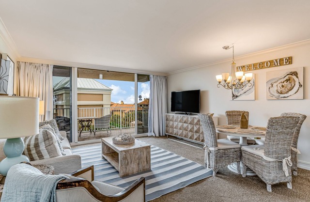 Gulf-front condo with a pool, a hot tub, central AC, & on-site restaurants