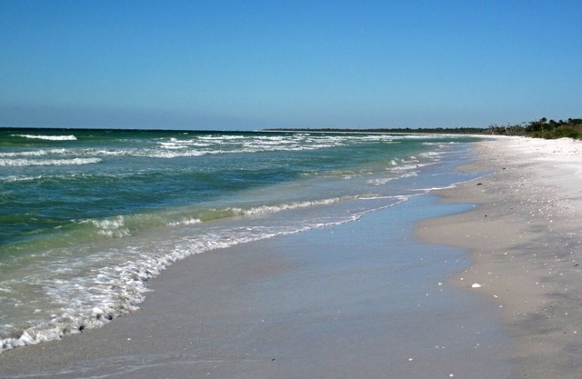 Gulf Pines Sanibel Island Vacation Rental Home with Community Pool
