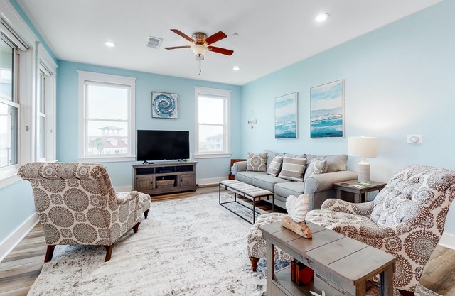 Gulf-view Pointe West condo with pools, hot tubs, central AC & washer/dryer