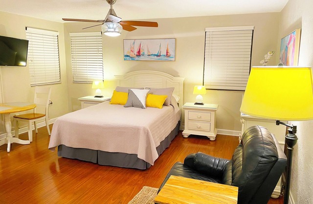 ✨ Gulf Winds Upgraded Condo — Beautiful Remodel with Queen Bed Near the Beach