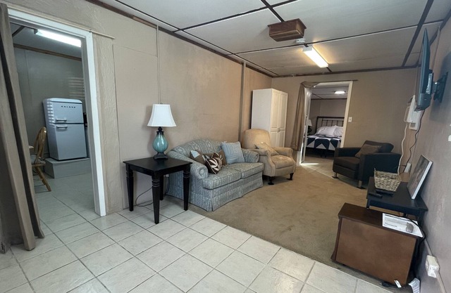 Gunslingers Hideout - Peacemaker - Tombstone; queen bed; wifi