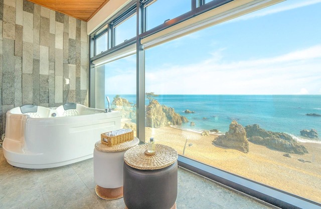 Gyeongju Blue21 Poolvilla Pension