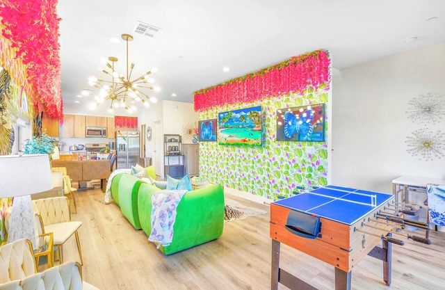 H. Fab 5BD/4.5BA NoHo Escape: Close to Universal, Games, Deck, Free Parking!