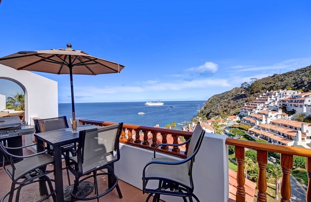 H1780: Gorgeous Villa, Stunning Panoramic Ocean Views,6-seat Golf Cart,Fireplace