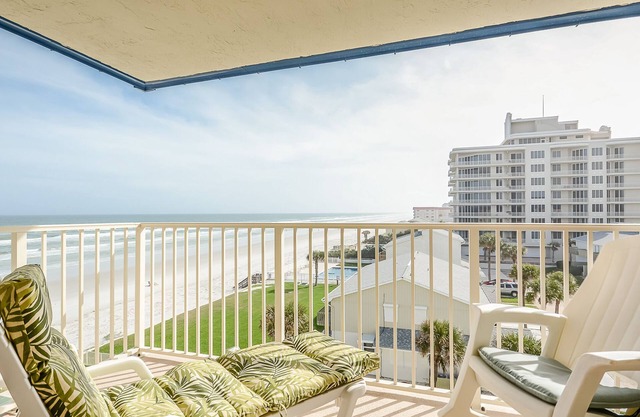 HA508 - Top floor 1/1 condo with beautiful ocean views
