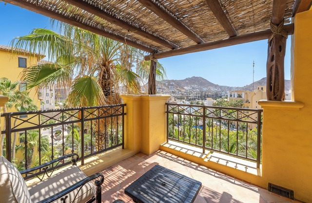 Hacienda Beach Club beachfront 1 bedroom luxury condo!