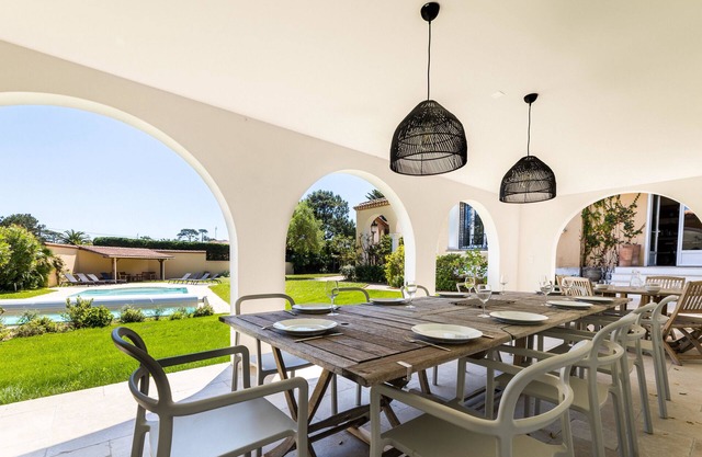 HACIENDA KEYWEEK Large Family Villa with Pool, Garden, Sauna in Anglet